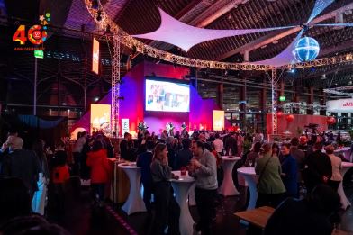 �¾���ʮ��������: Hape����40����������Ŧ�ױ����չ