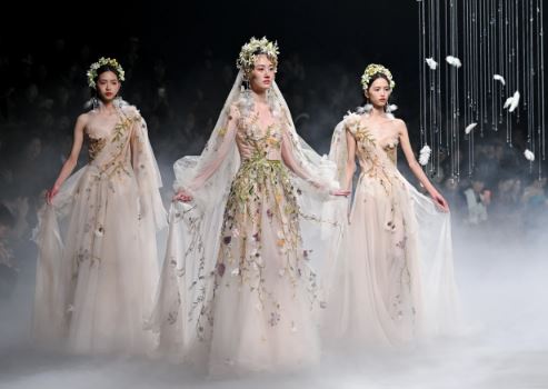 ���𶫷������������2026�й�����ʱװ�ܣ�������ʢ����Ļ 